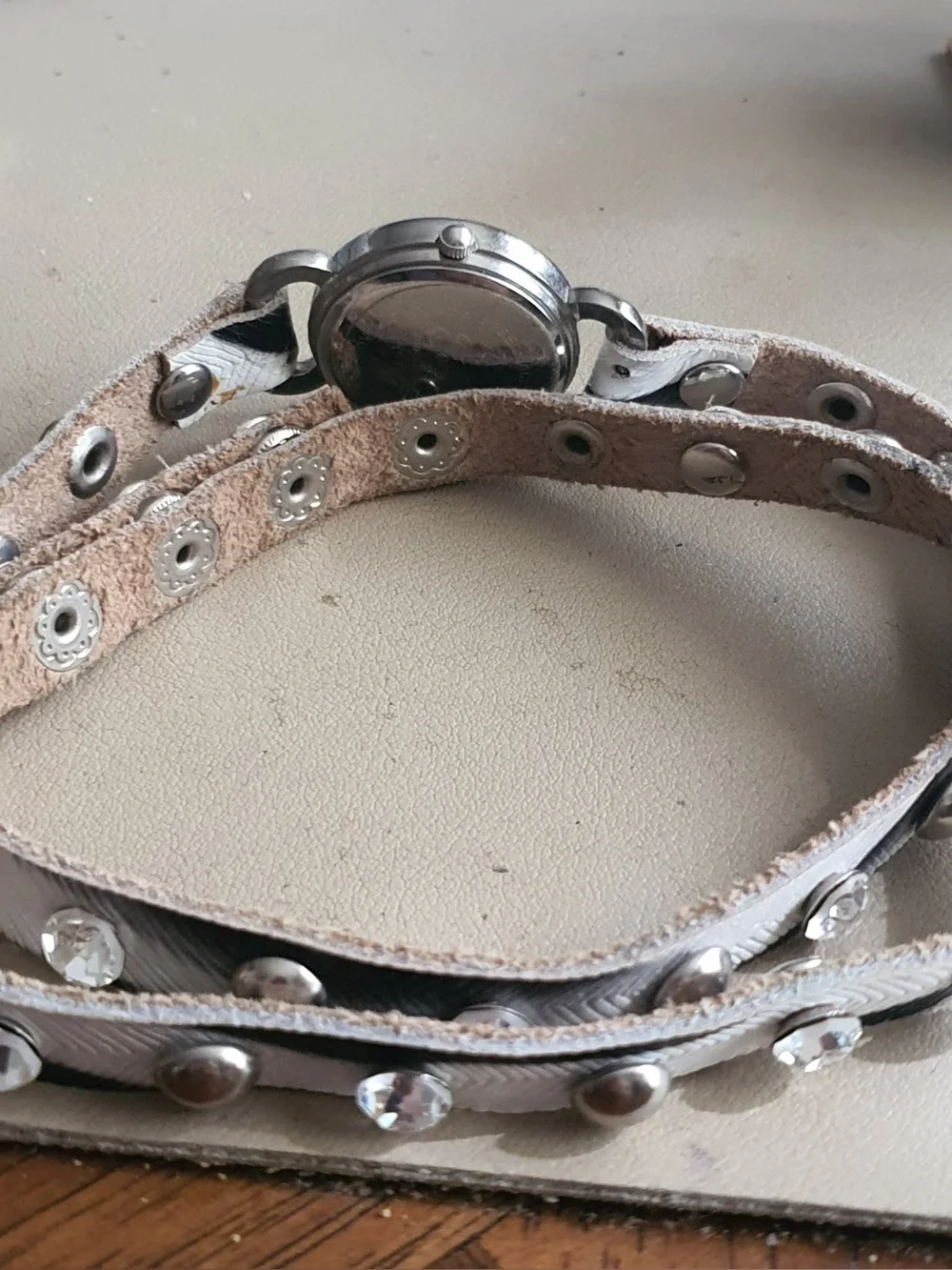 🦋10/$20🦋 Geneva Silver/MOP Rhinestone Leather Double Loop Women's Watch